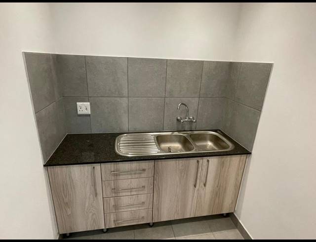 INDUSTRIAL PROPERTY TO RENT IN ECO PARK ESTATE